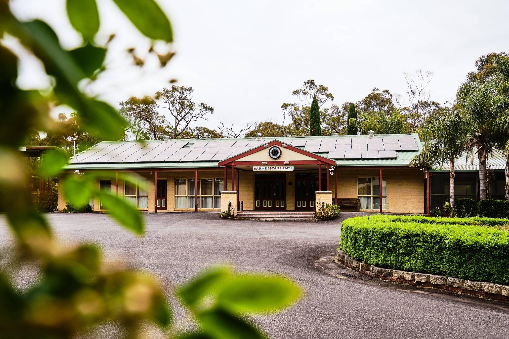 Sanctuary House Resort Motel grounds and gardens in Healesville, where pets are welcome